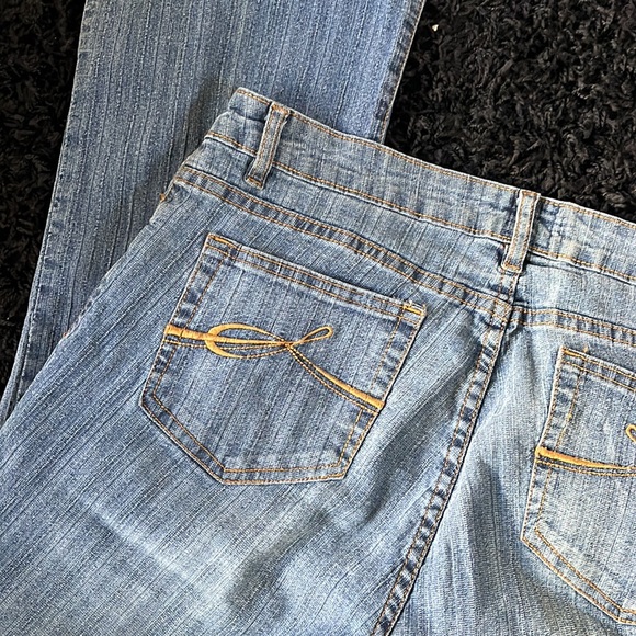 Cucu Jean | Bootcut Jean - Picture 6 of 6